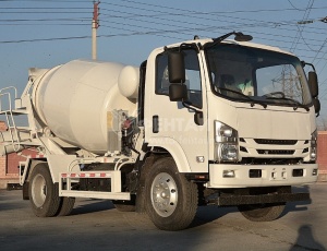 Автобетоносмеситель на шасси Isuzu, 3 м3